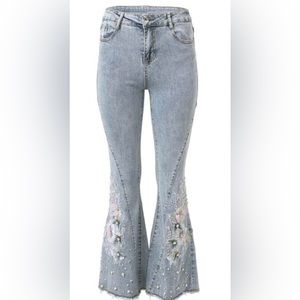 NWOT Venus Floral Appliqué Flared Leg Jeans